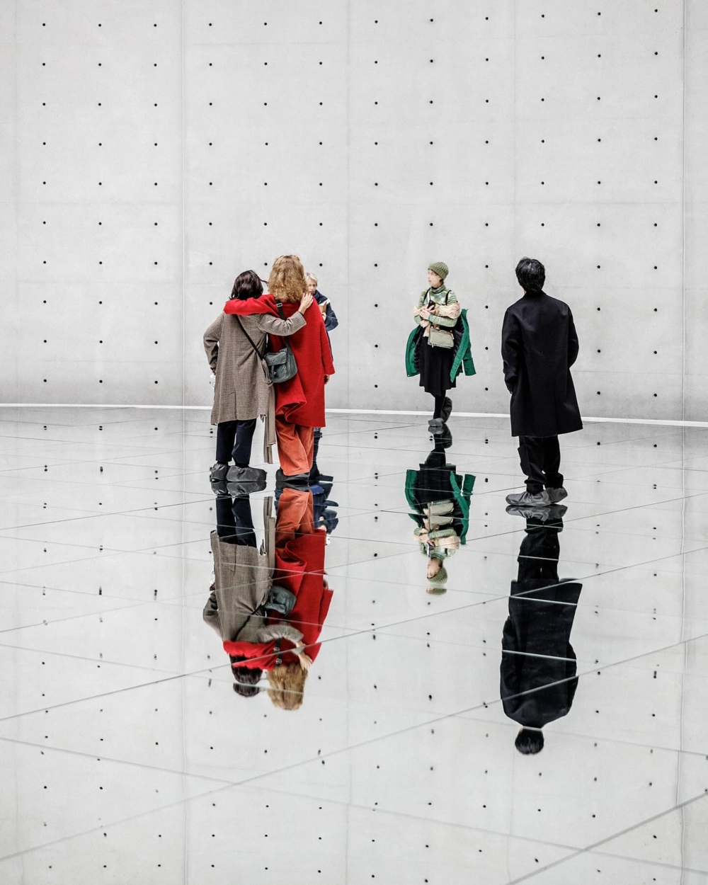 改變了我們對空間的理解並挑戰了我們的重力感