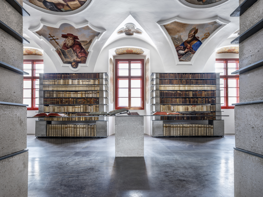 THE LIBRARY AT THE ŽELIV MONASTERY。