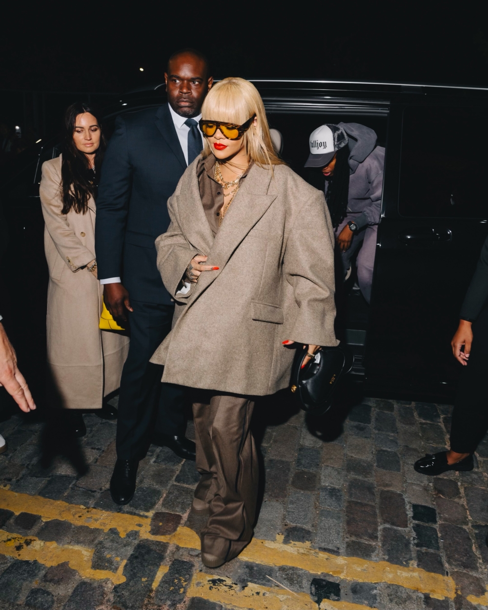 Rihanna出席Puma活動時的時尚造型。