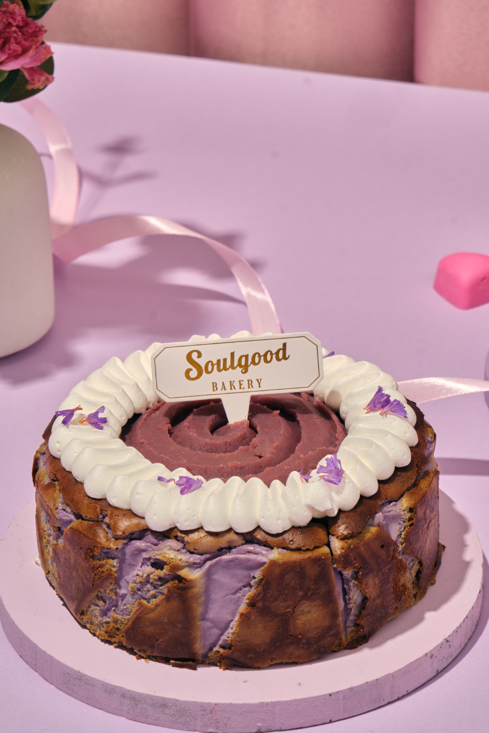 沖繩紫薯巴斯克芝士蛋糕。