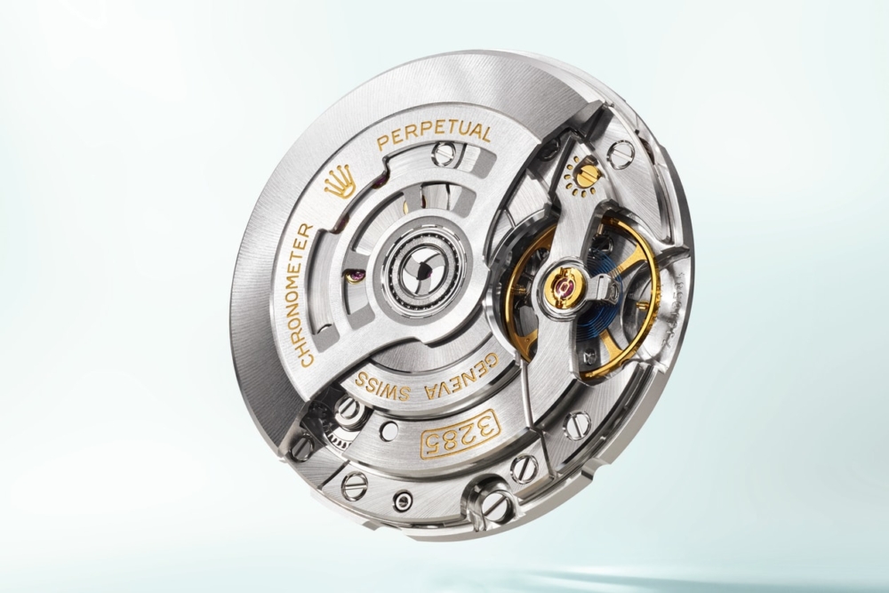 GMT-Master II錶款搭載3285型機芯，配備恒動自動上鏈系統，動力儲備約為 70 小時