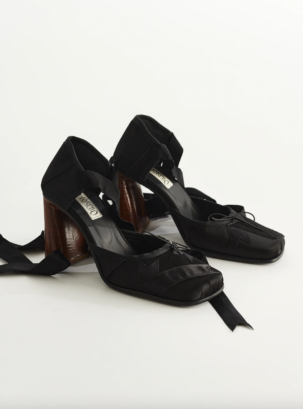 Black Pointe Pump。