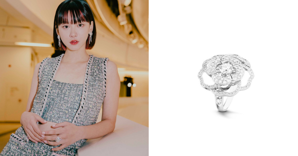 Angela Yuen手上的CHANEL Bouton de Camélia 18K白金鑽石戒指與其銀灰色禮服相互輝映