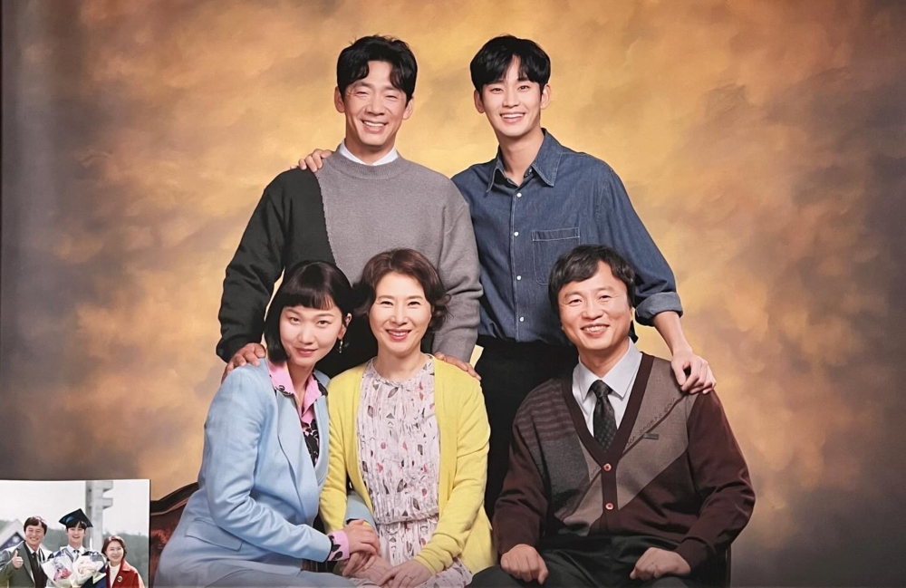 劇中張允柱以搞笑、逗趣的形象,為《淚之女王》增添許多笑點,劇裡劇外極大的反差也讓許多人驚喜