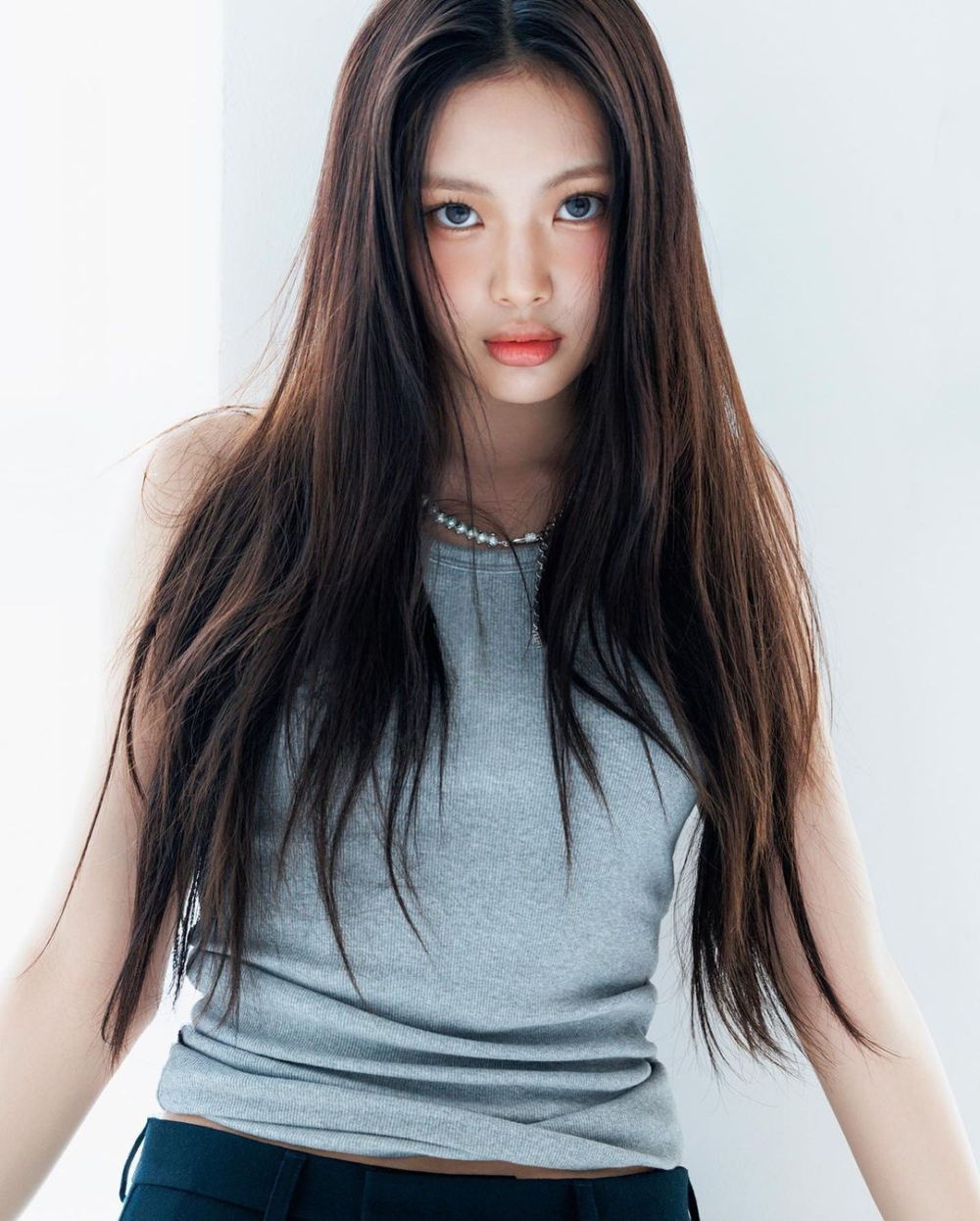 Hyein的直髮造型。