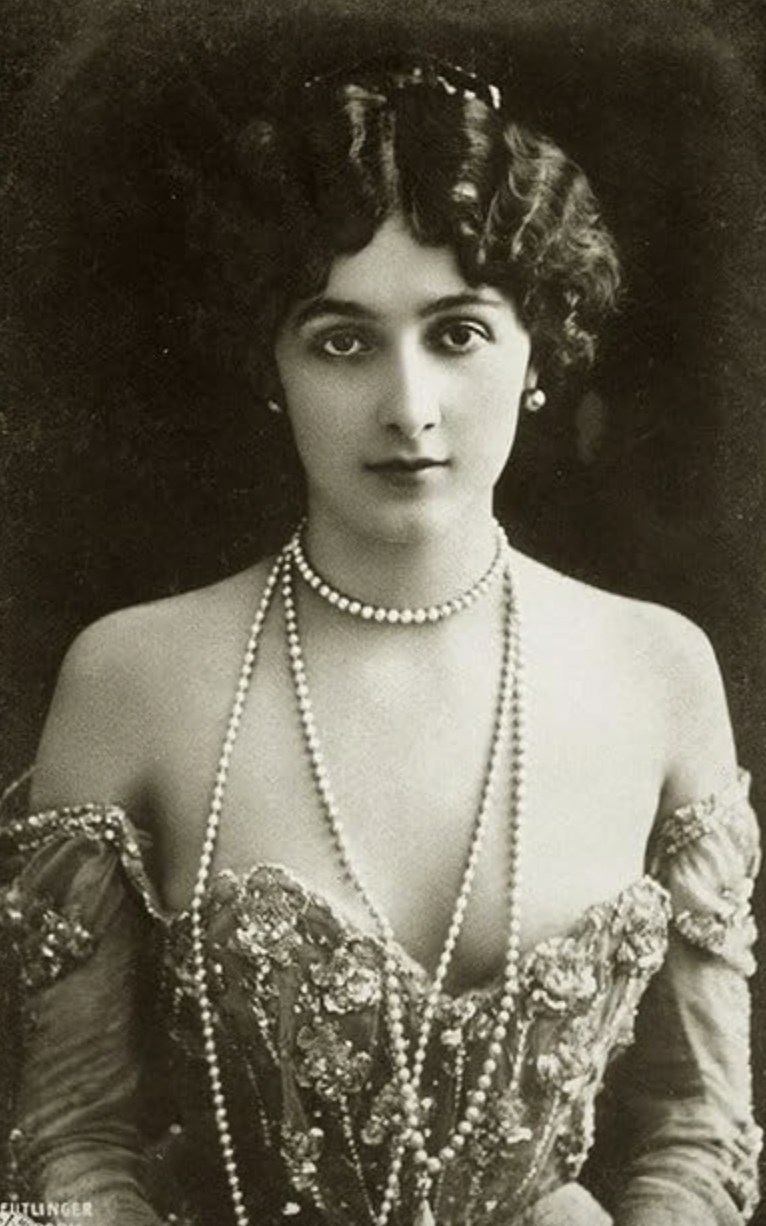 女高音聲樂家Lina Cavalieri。