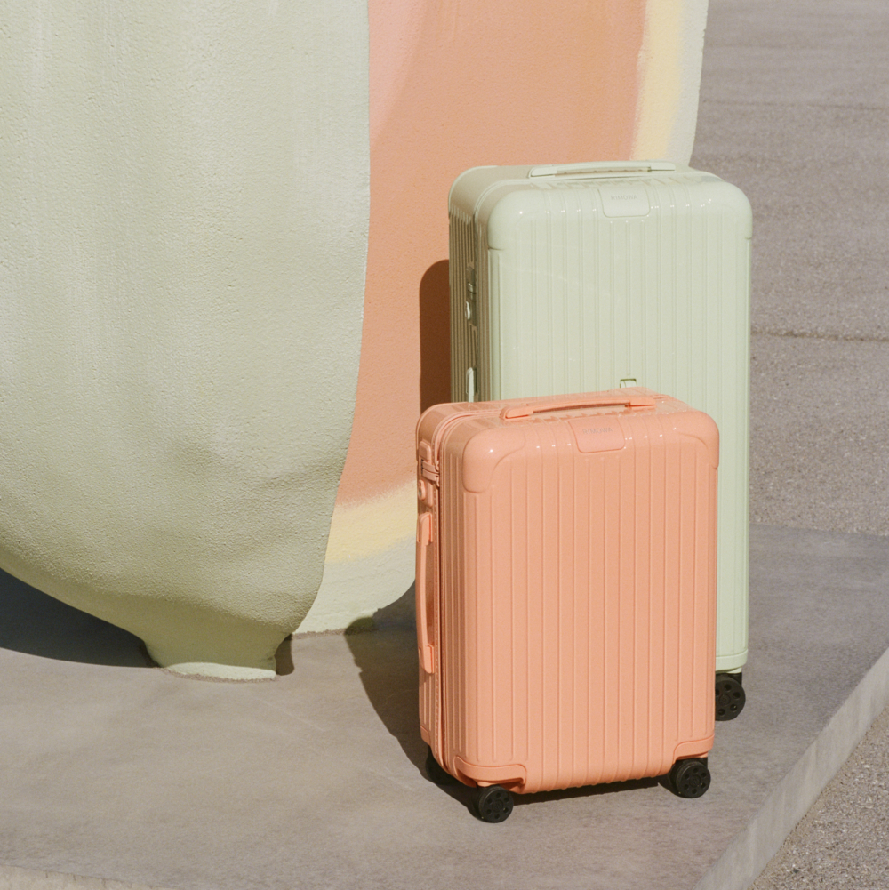 Rimowa全新薄荷綠色、假日橙色形象大片。