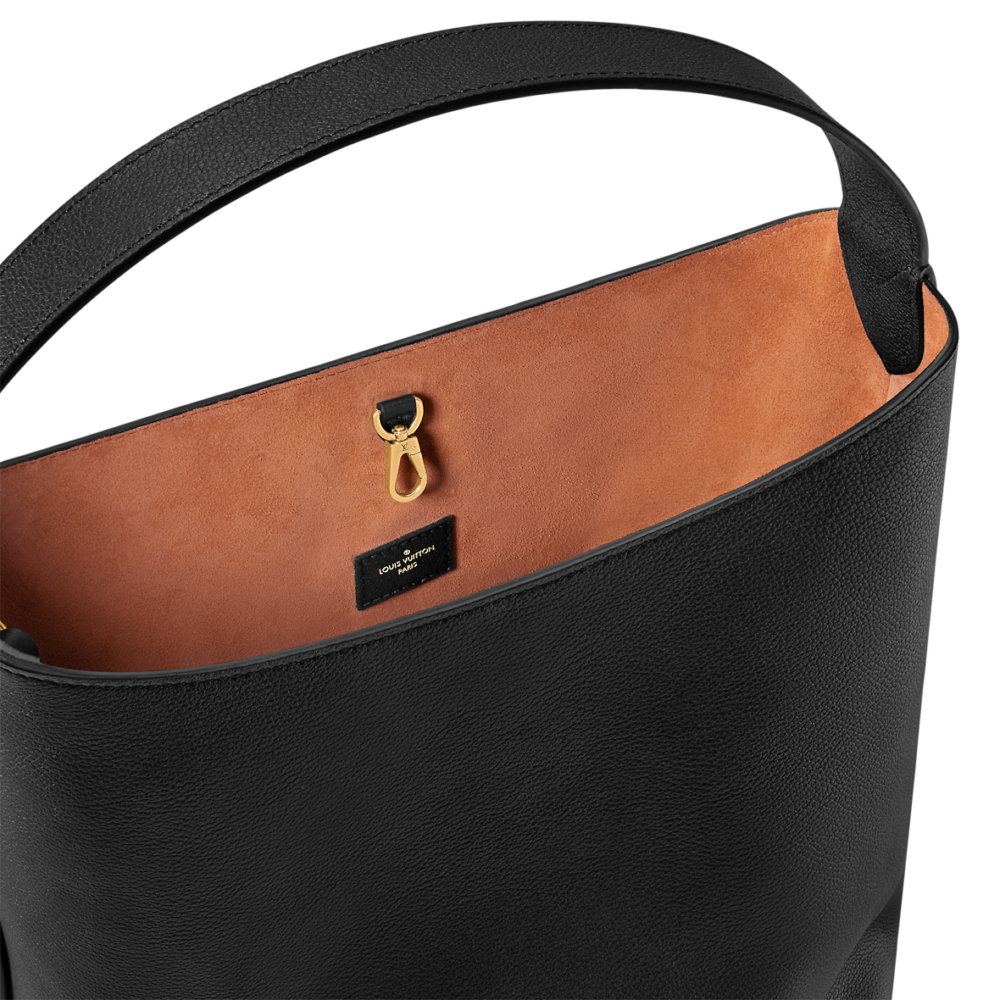 手袋容量寬敞,適合存放日常必需品。