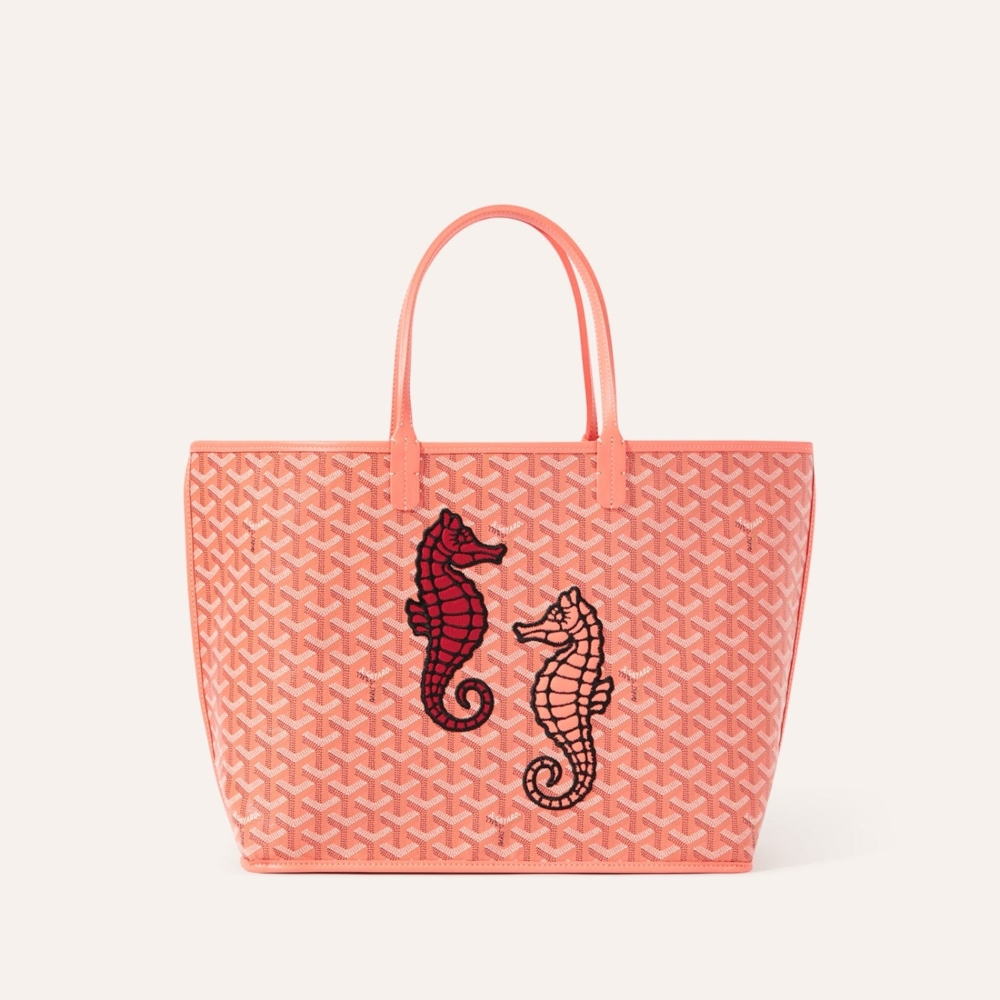 飾有海馬刺繡。