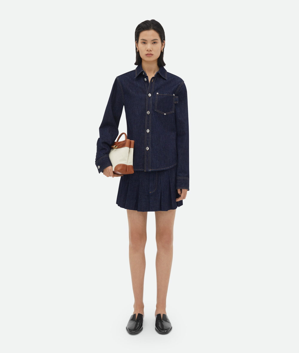 肩背或是手捧著都非常合適。