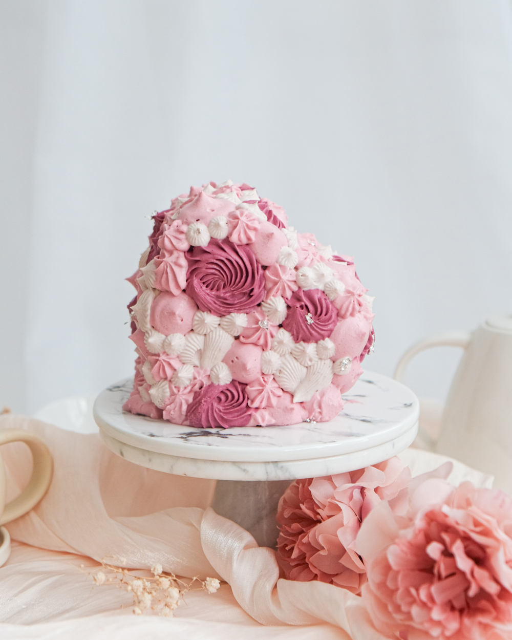 Intricate Love Cake。