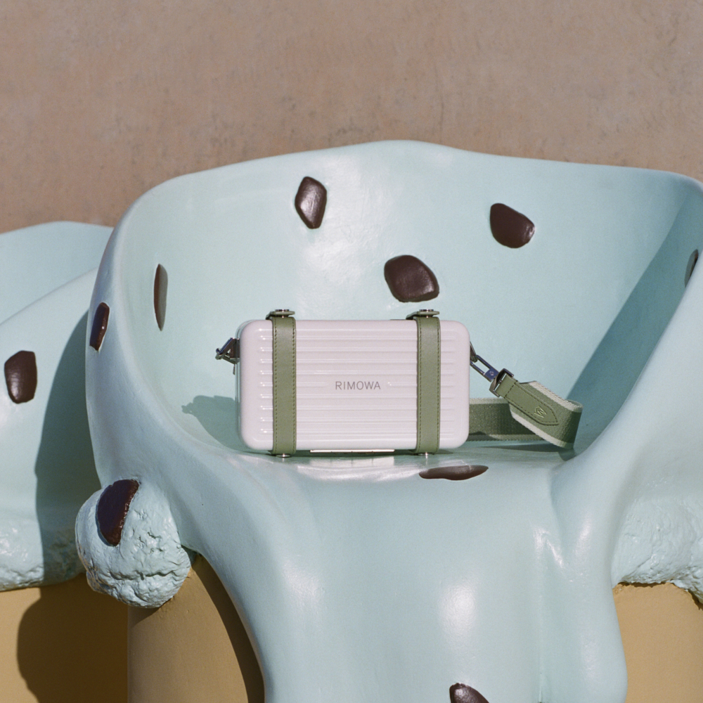 Rimowa全新薄荷綠色、假日橙色形象大片。