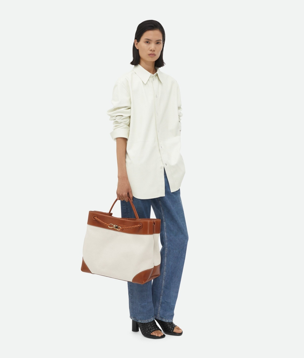 模特兒詮釋Large Andiamo。