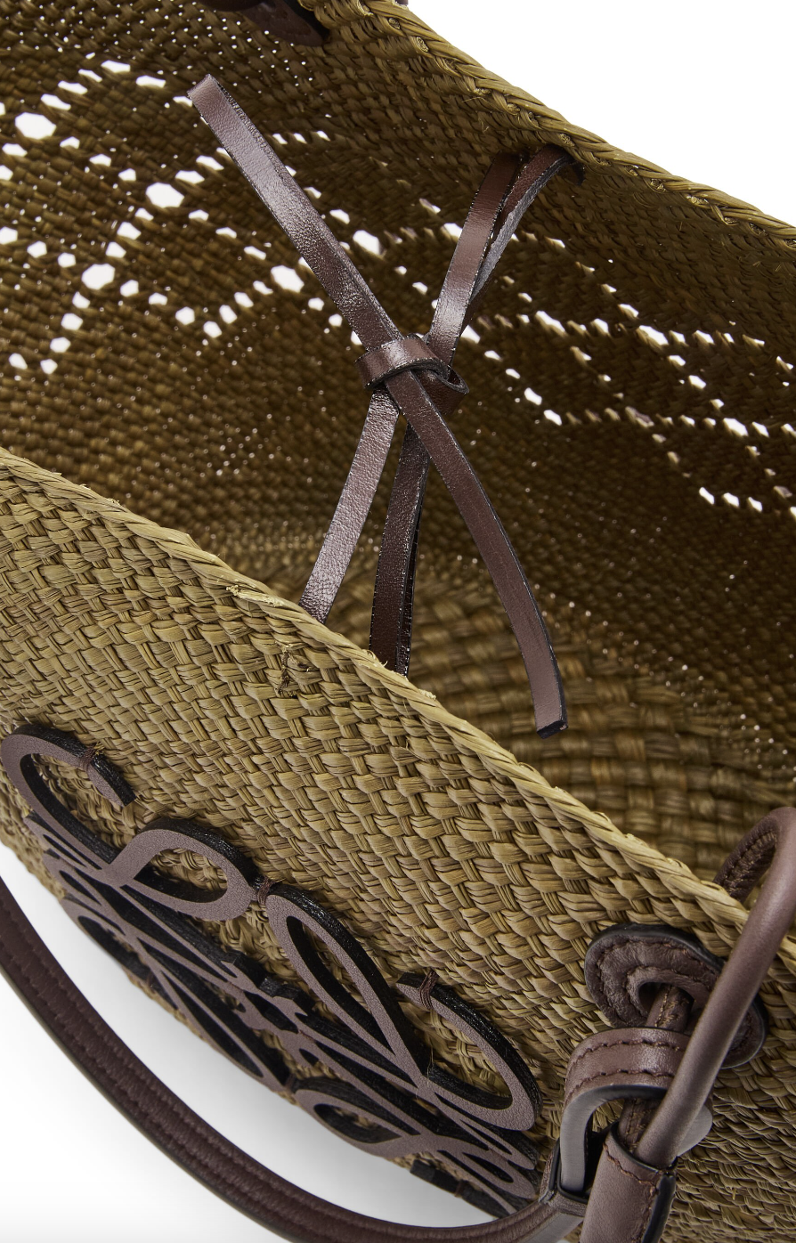 橄欖色編織搭配栗棕色皮革