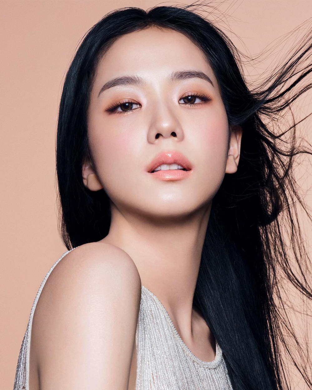 Jisoo使用#Peachy色號