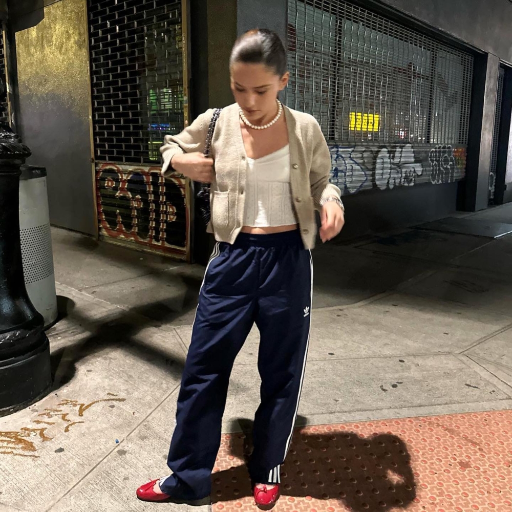 挑選同色調或是撞色穿搭都可以