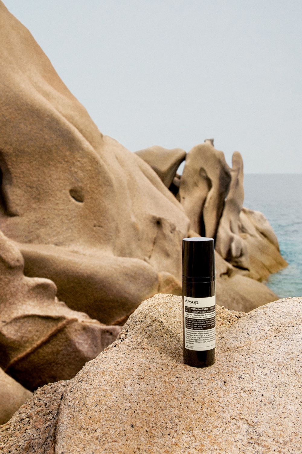 防曬面部乳液 SPF50。