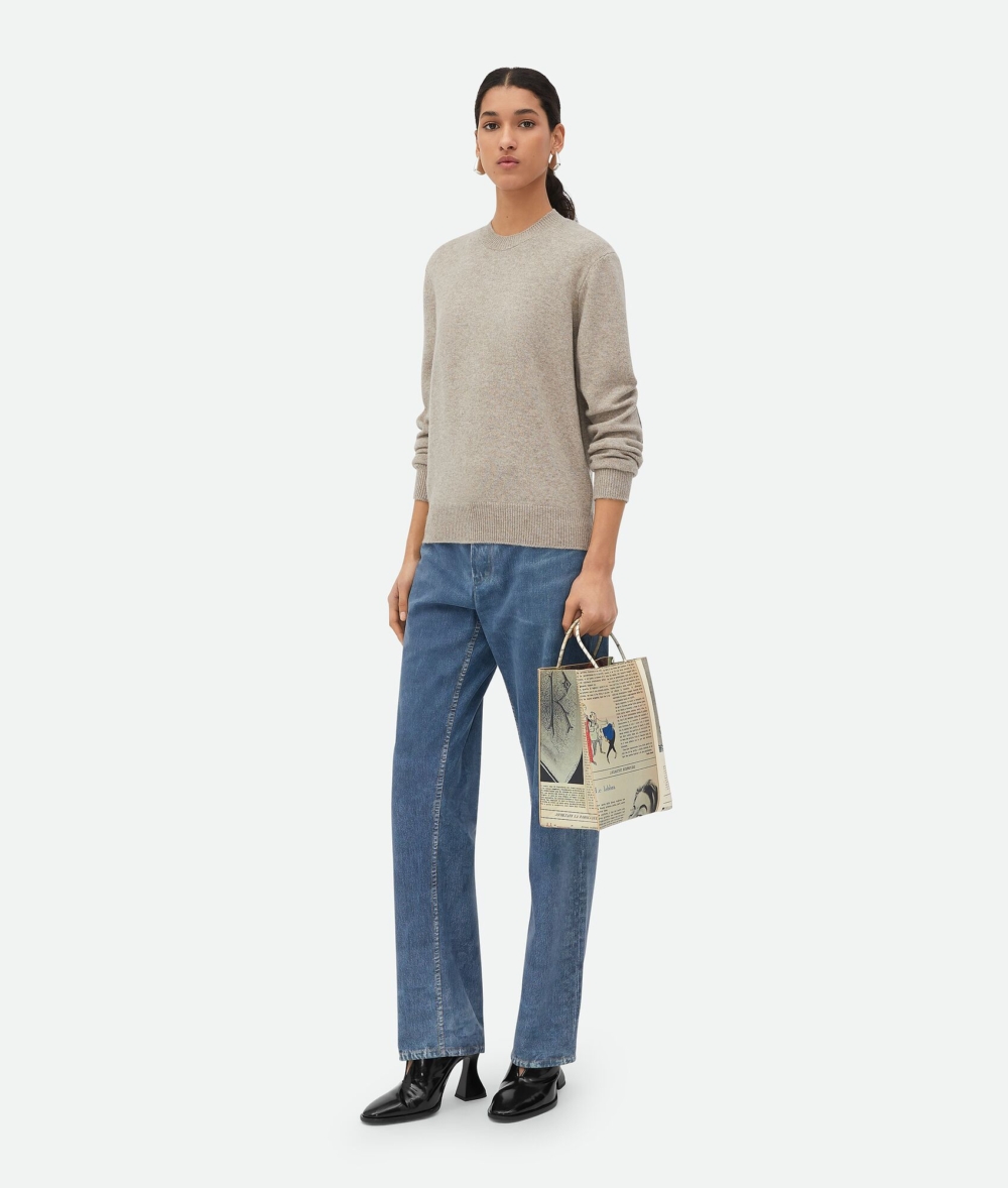 模特兒演繹The Small Brown Bag。