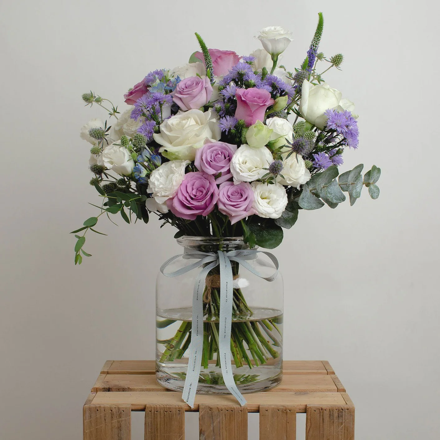 Lilac Dream Bouquet With Vase。