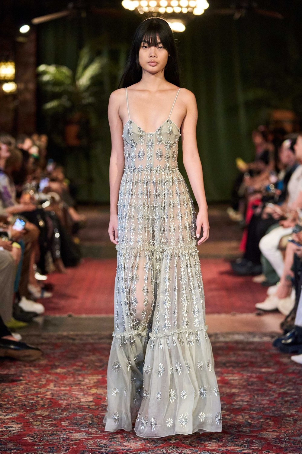 JADE SUNBURST MEDALLION DRESS。