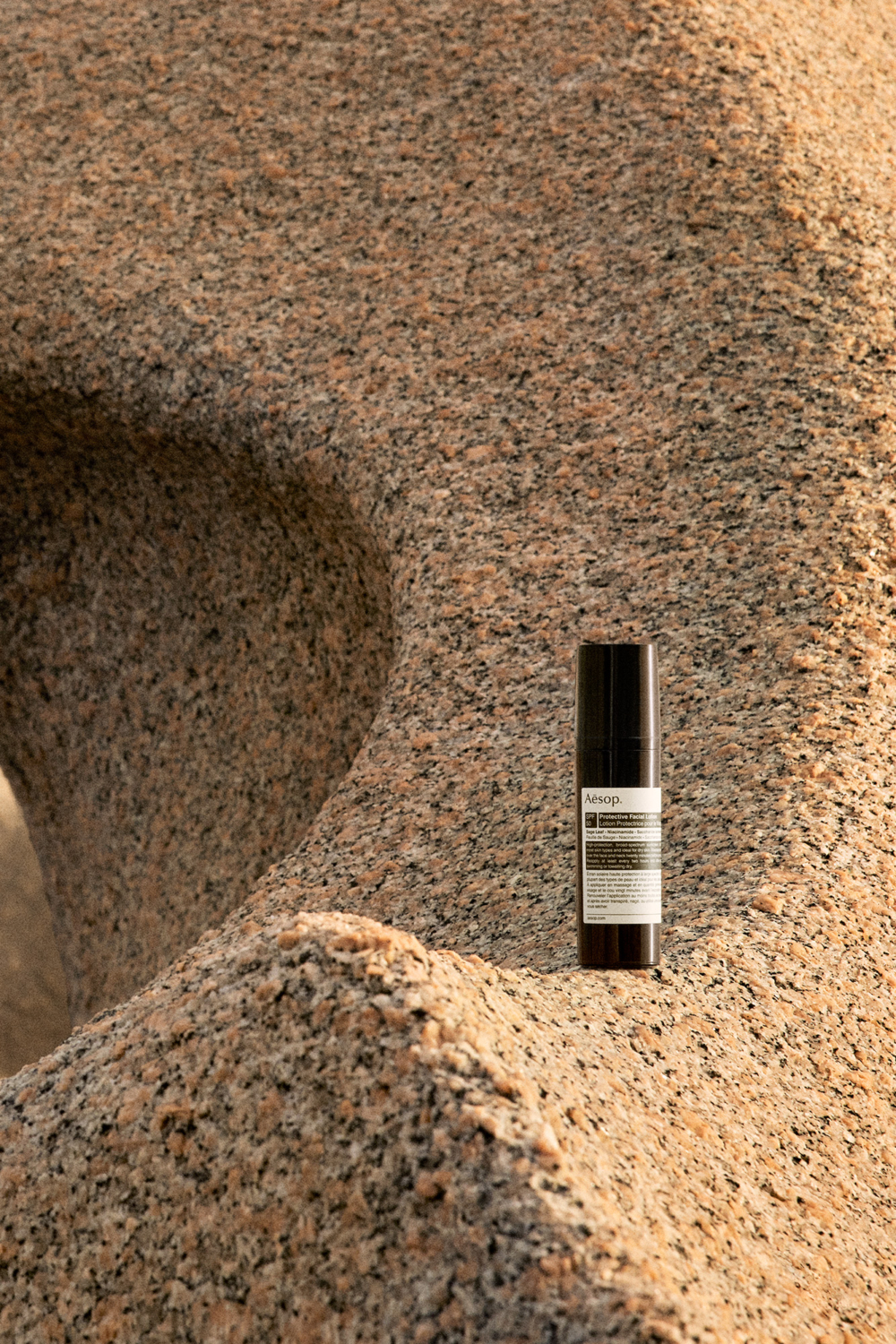 在面對炎炎夏日的同時,也要記得保護肌膚。