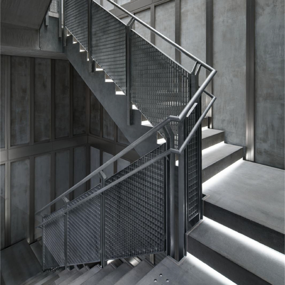 Balenciaga東京銀座旗艦店的店內裝潢。