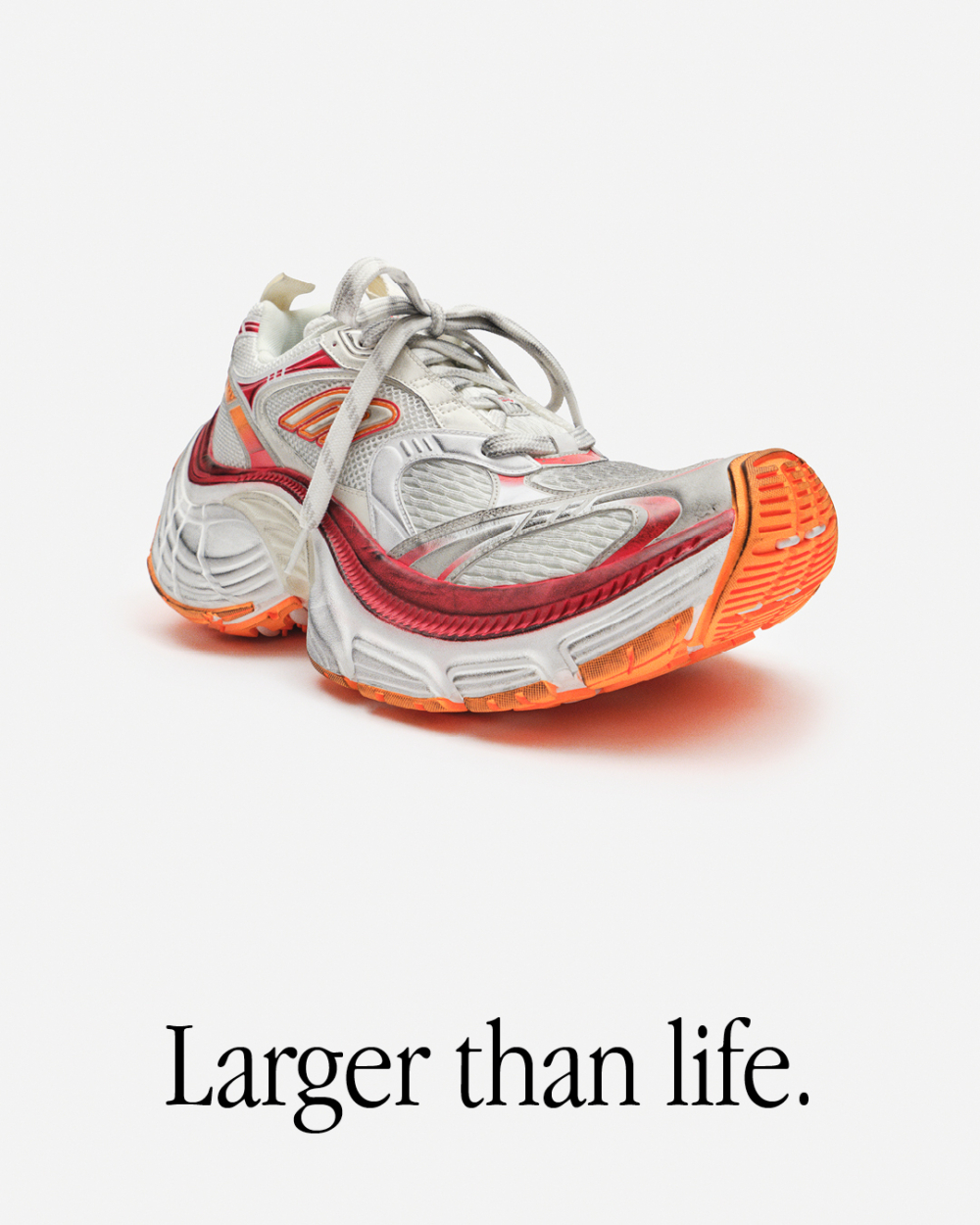 宛如是給巨人的Balenciaga運動鞋