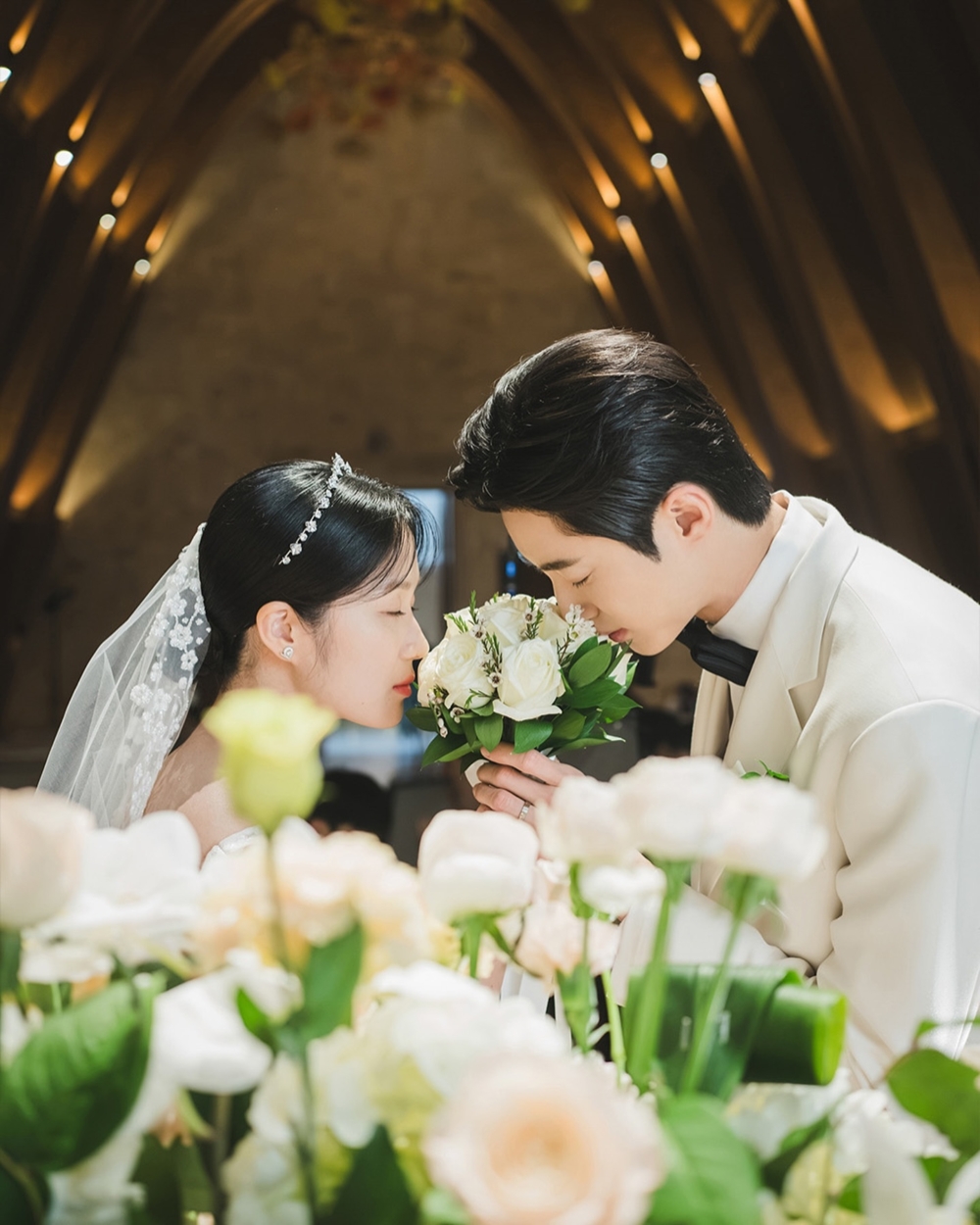 「善宰」和「任率」兩人預見一起走入禮堂的畫面