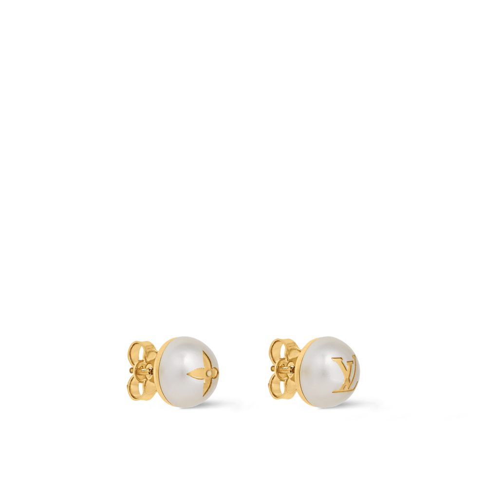 閃亮的白色樹脂珍珠一分為二。