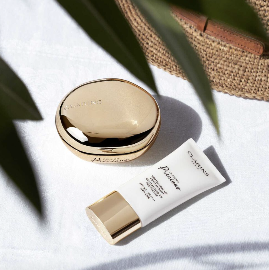 至臻凝時防曬霜。