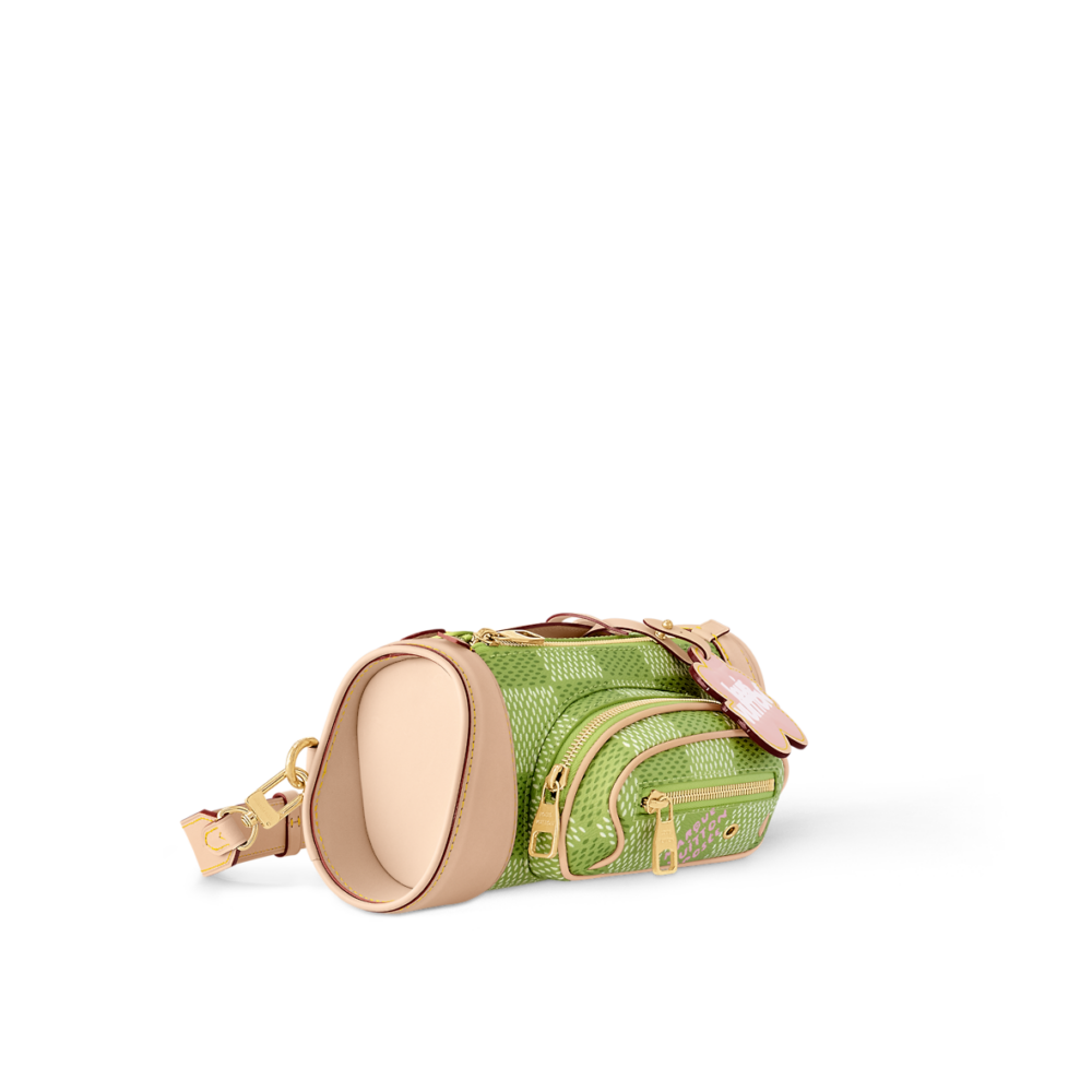 配有一個主隔層及兩個外置拉鏈口袋。