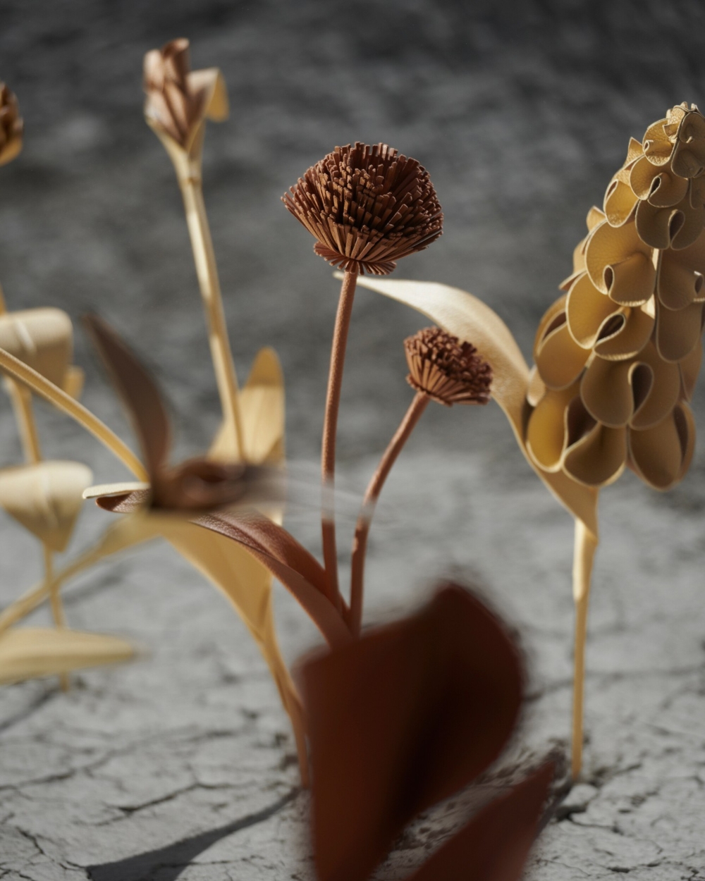 Polène推出荔枝牛皮製成的花朵