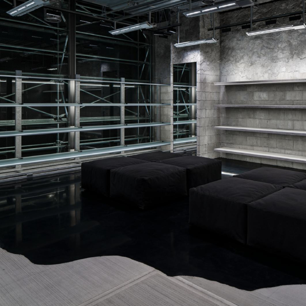 Balenciaga東京銀座旗艦店的店內裝潢。