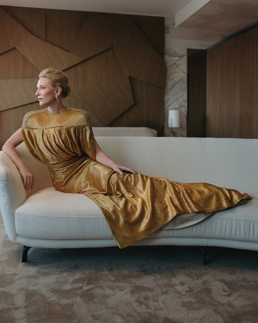 Cate Blanchett身著金色Louis Vuitton禮服