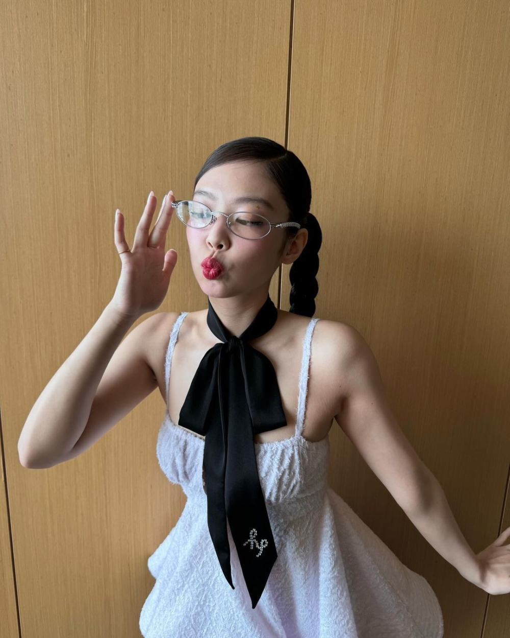 就連超萌的戴眼鏡造型，都能完美融合。