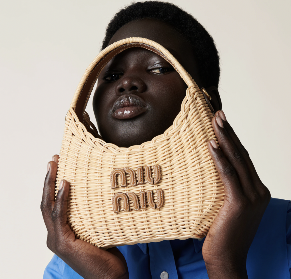 挑選一款加入在度假穿搭之中。