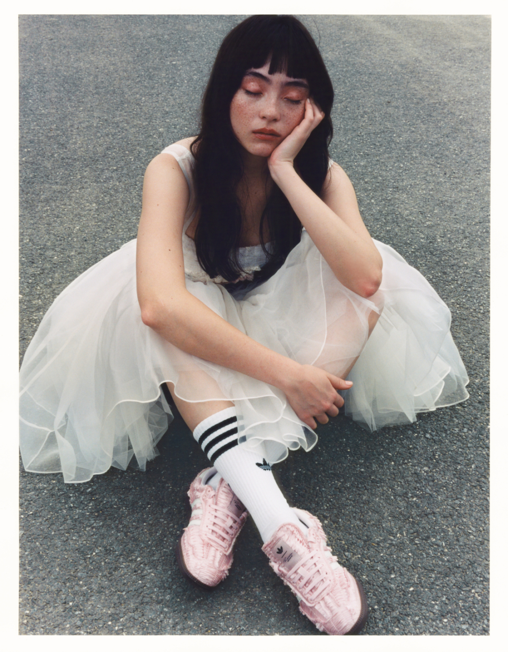 adidas Originals × Caroline Hu的形象照。