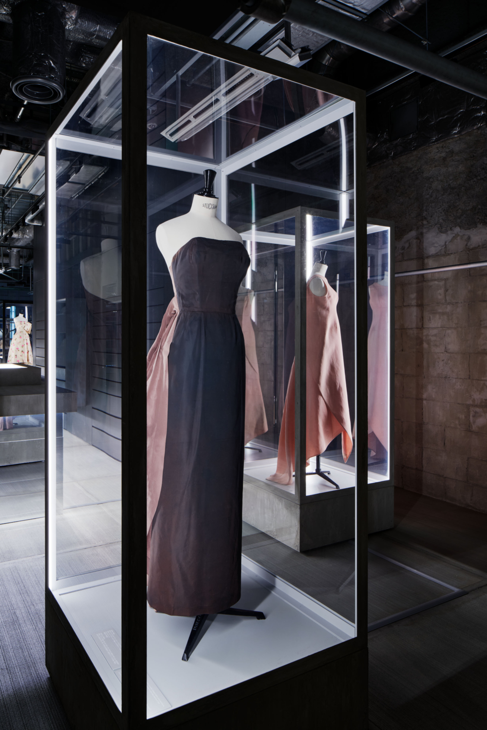 高級訂製服的展覽。