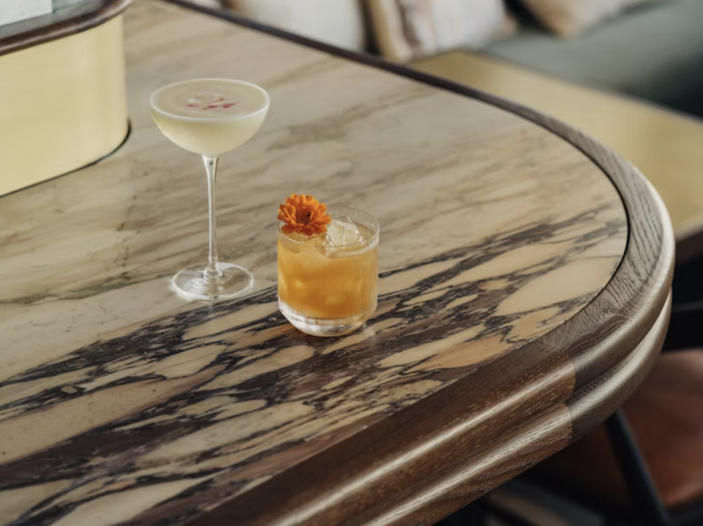 The Bar at No.124。