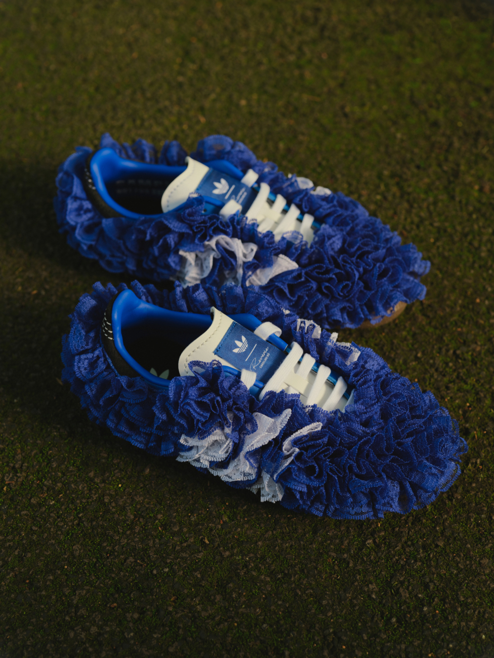 adidas Originals × Caroline Hu的聯名鞋款。