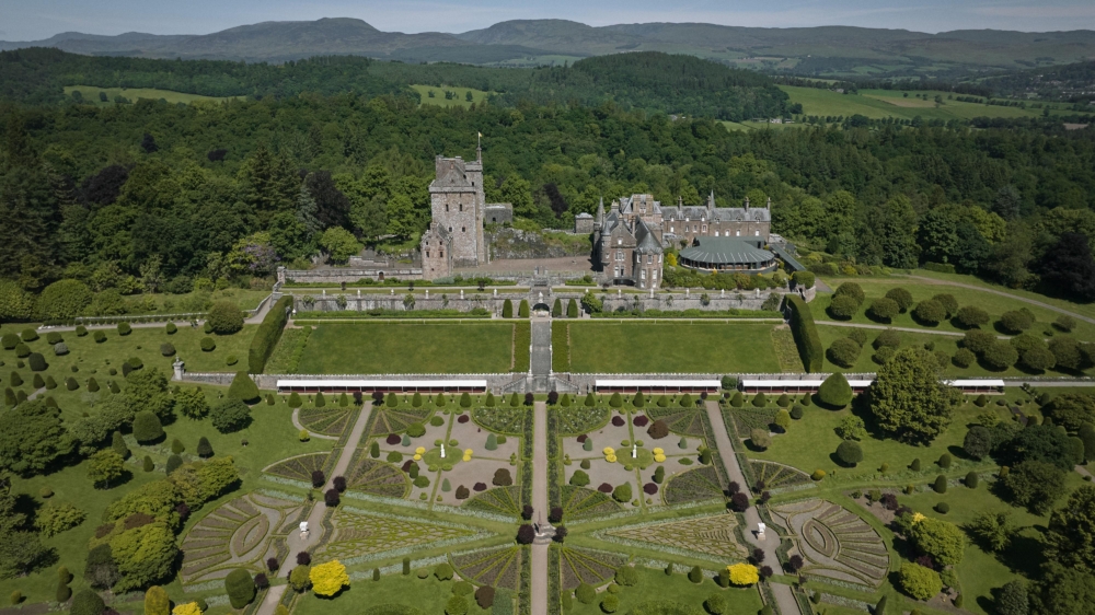 蘇格蘭杜恩城堡（Drummond Castle）為一座中世紀的古堡