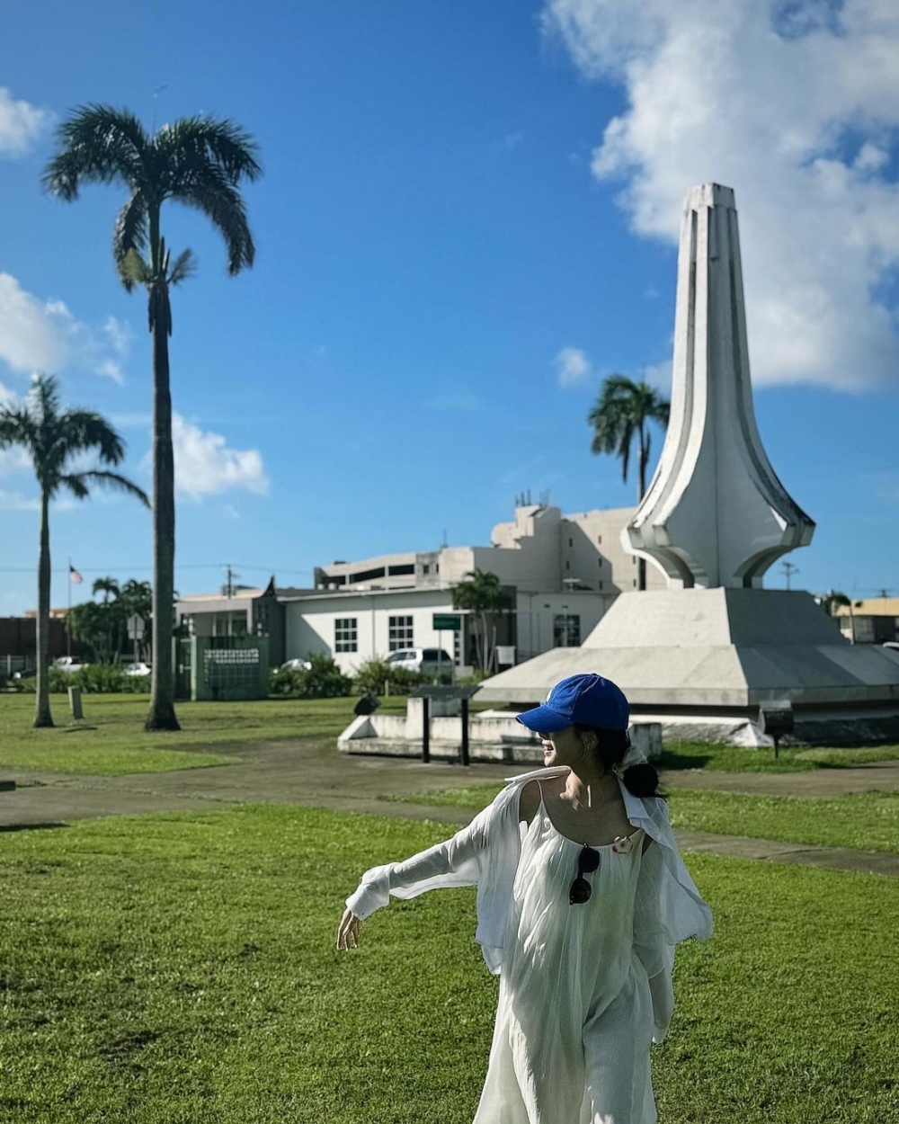 盧正義穿上仙氣洋裝很有度假氛圍感