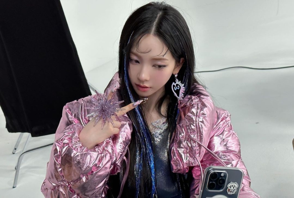 彩色加上金屬材質展現Y3K重要元素