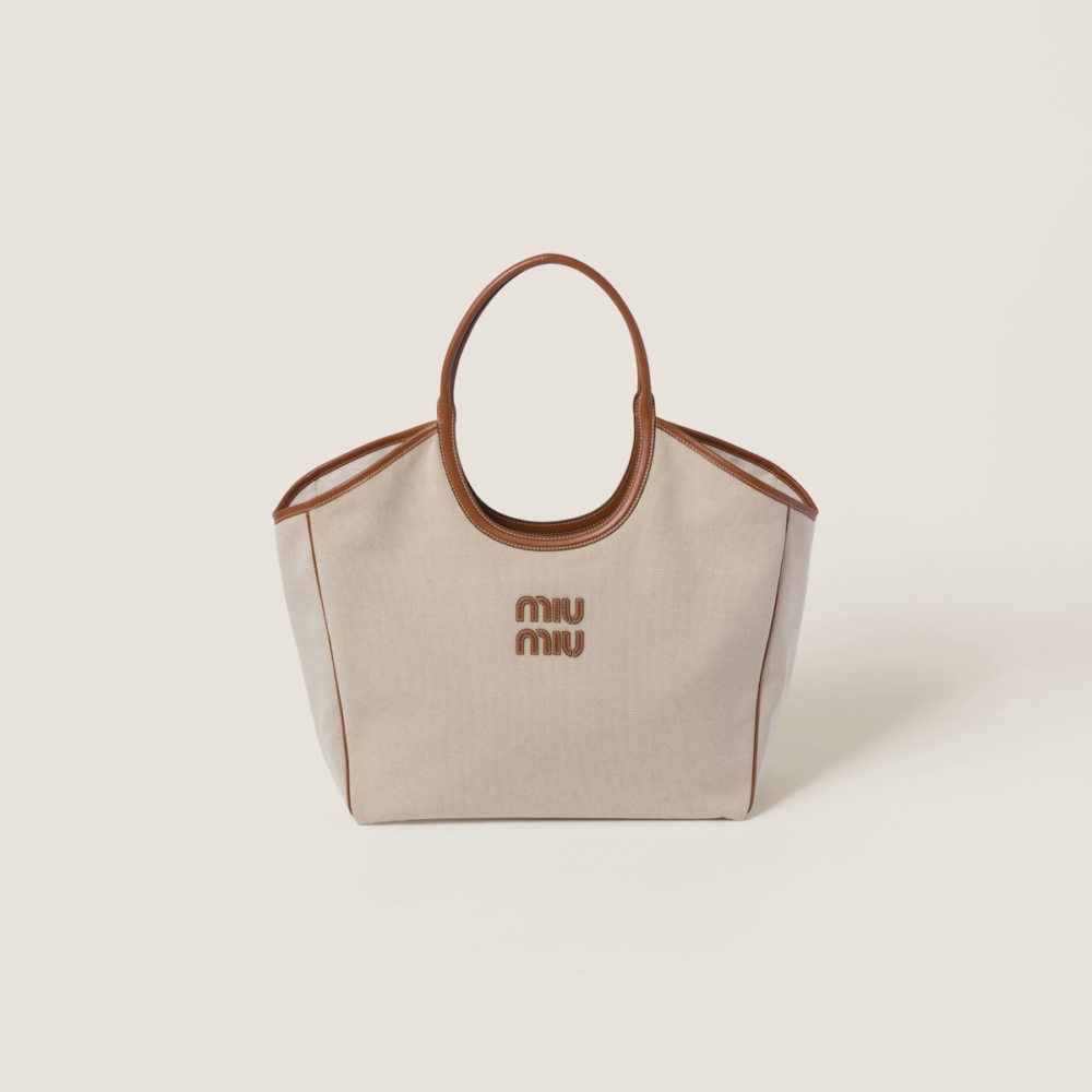 IVY系列的帆布包還有包身較為寬胖型,可以收納更多東西