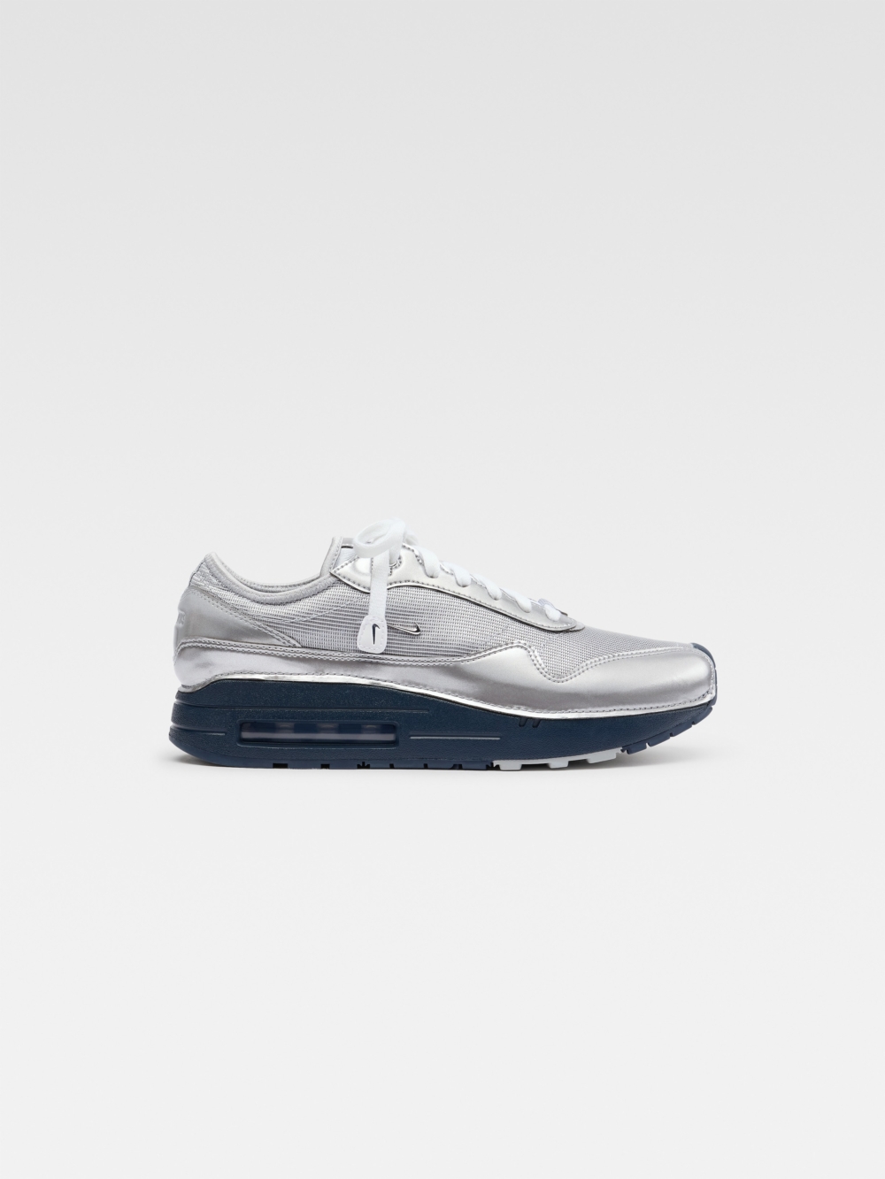 Jacquemus × Nike Air Marx 1 86 銀色與紅色款式採用有織紋布料以及皮革製成