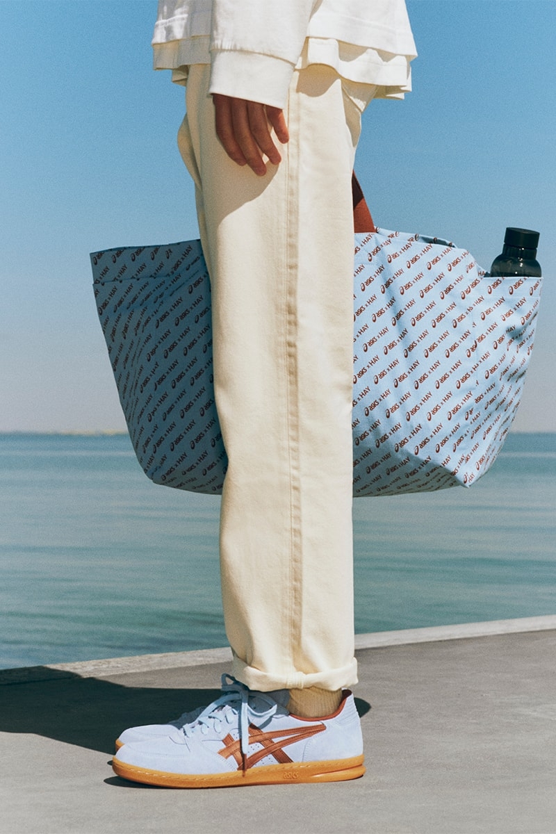 印滿雙方Logo的Weekend Bag手提包袋