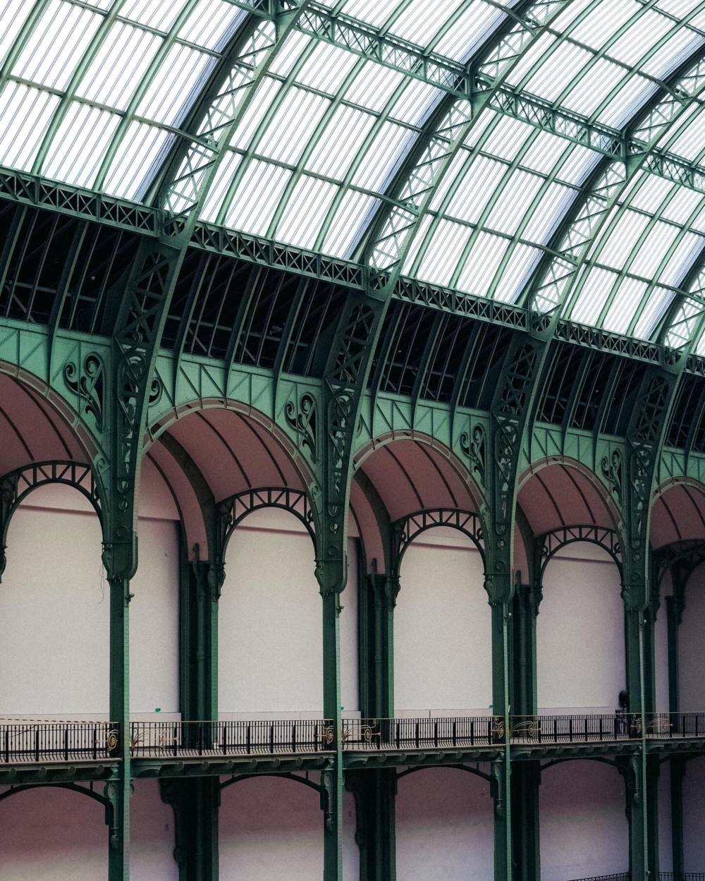 使用了超過6000噸鋼材整體結構的總重甚至超越了艾菲爾鐵塔