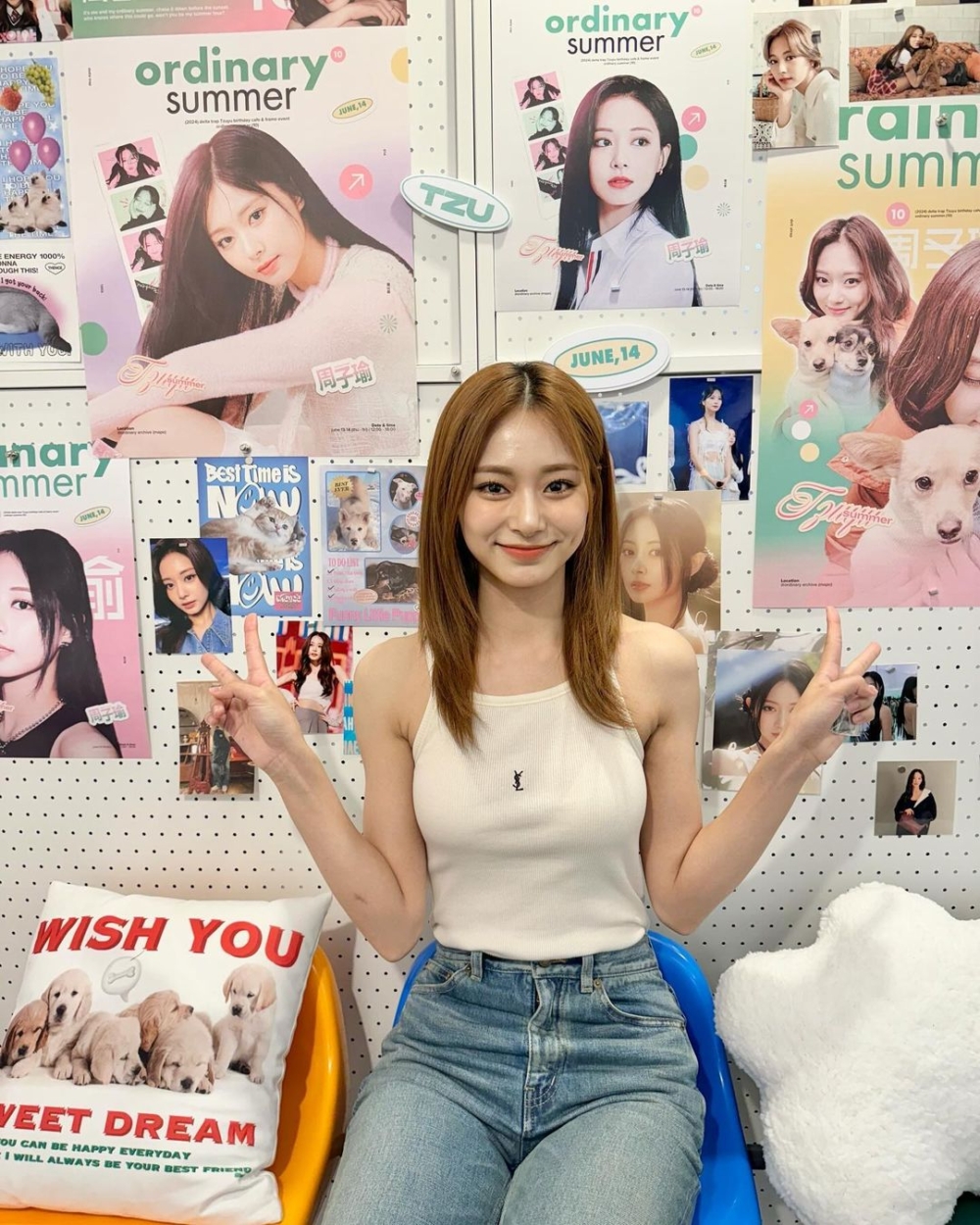 子瑜穿上SAINT LAURENT的細肩帶白色背心