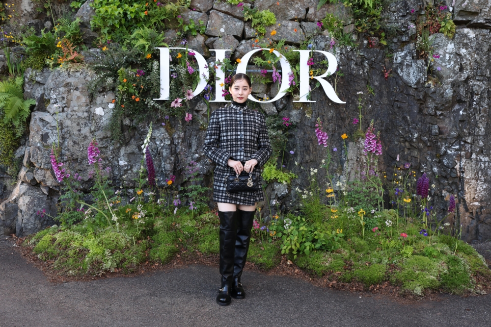 新木優子出席Dior 2025 蘇格蘭早春度假系列