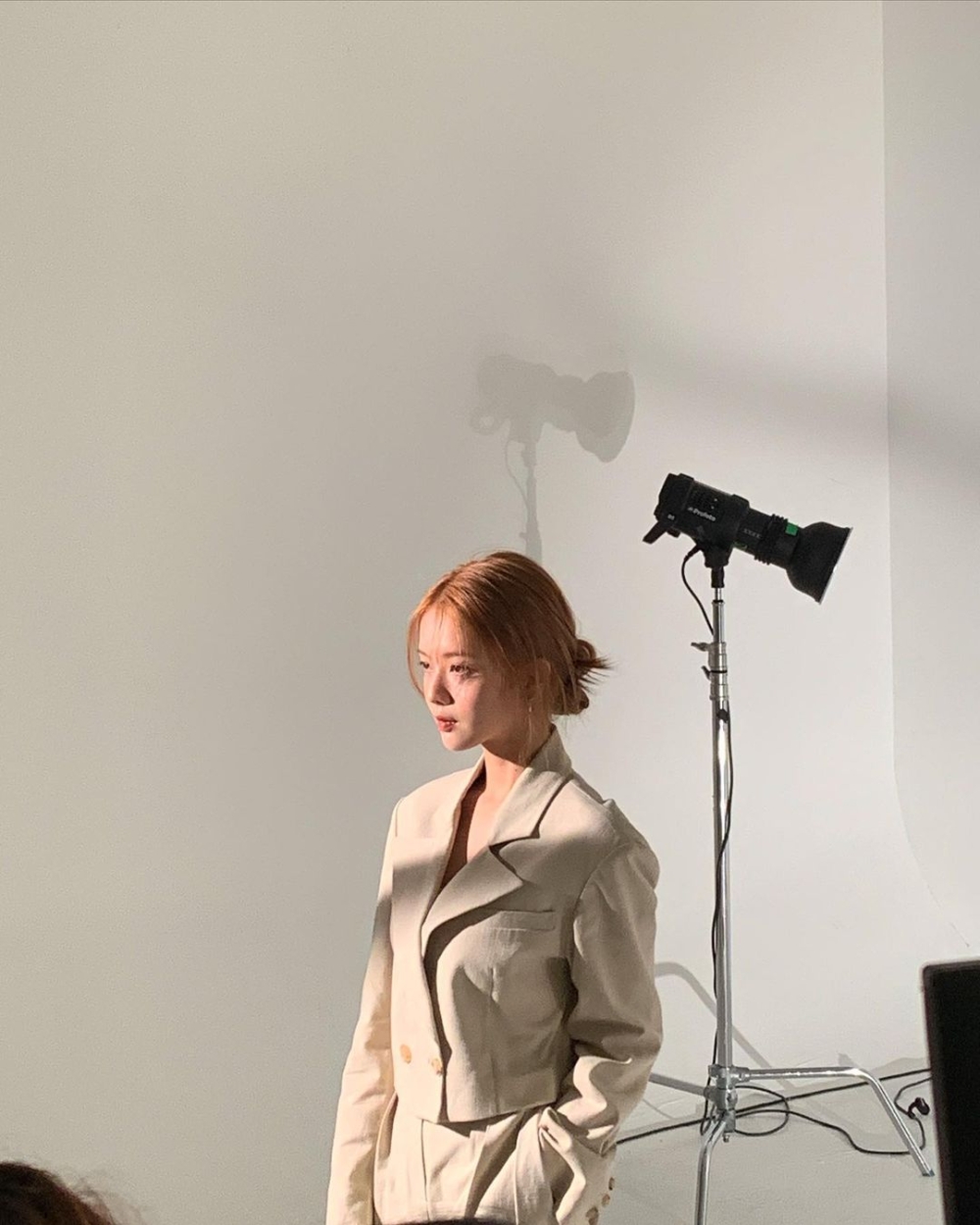 米色短版西裝外套更有休閒感